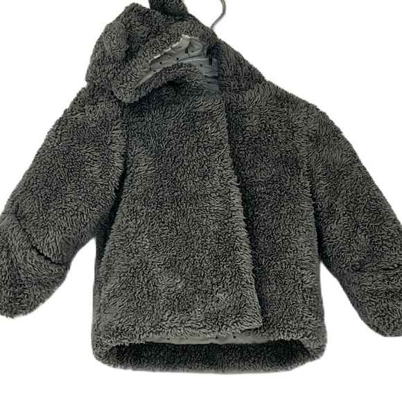 3 Pommes Baby Gray Faux Fur Coat size 6 months cozy warm classic fall winter yum - Picture 3 of 8